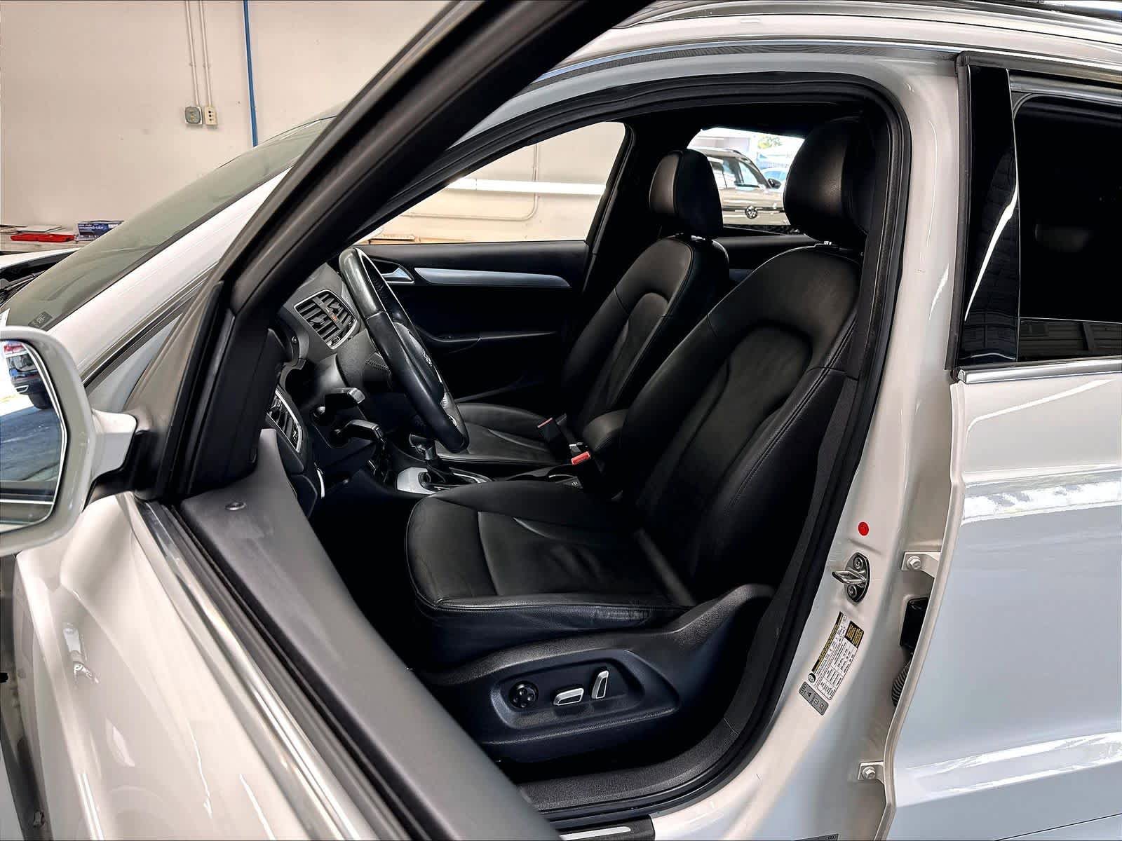 Used 2018 Audi Q3 2.0T Premium Plus w/ Premium Plus Package FWD image 23