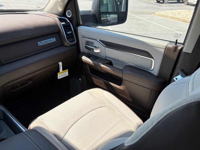 New 2026 RAM 3500 Laramie AWD/4WD image 37