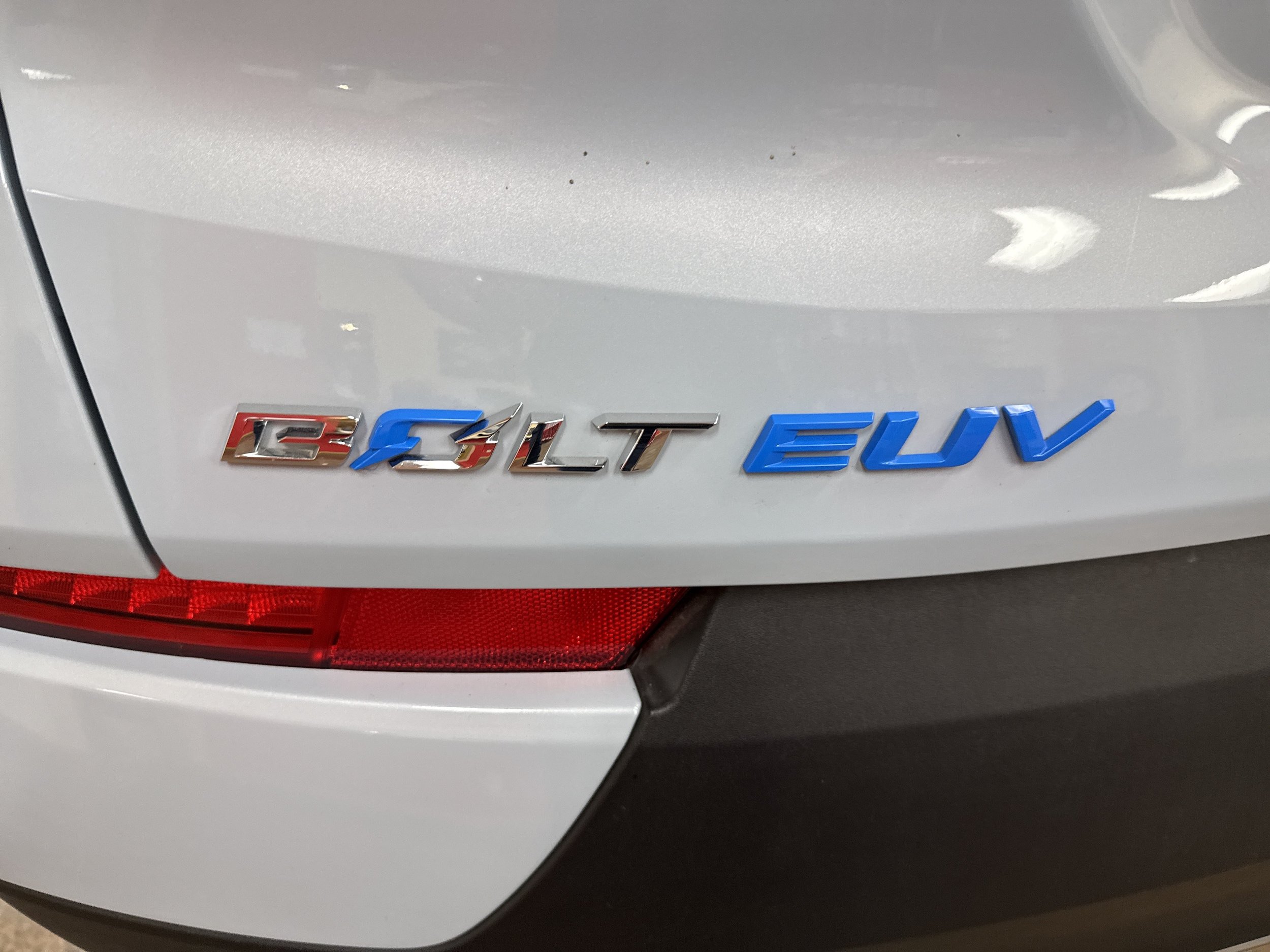 Used 2023 Chevrolet Bolt EUV LT FWD image 10