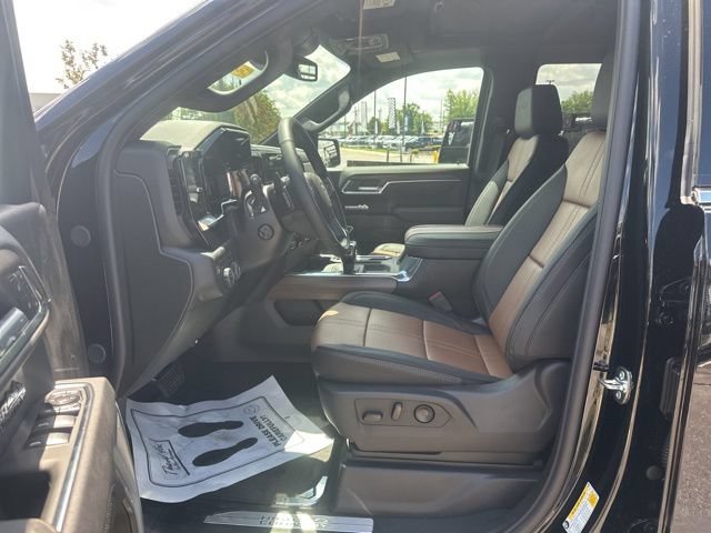 New 2026 Chevrolet Silverado 1500 High Country w/ LPO, Dark Essentials Package AWD/4WD image 16