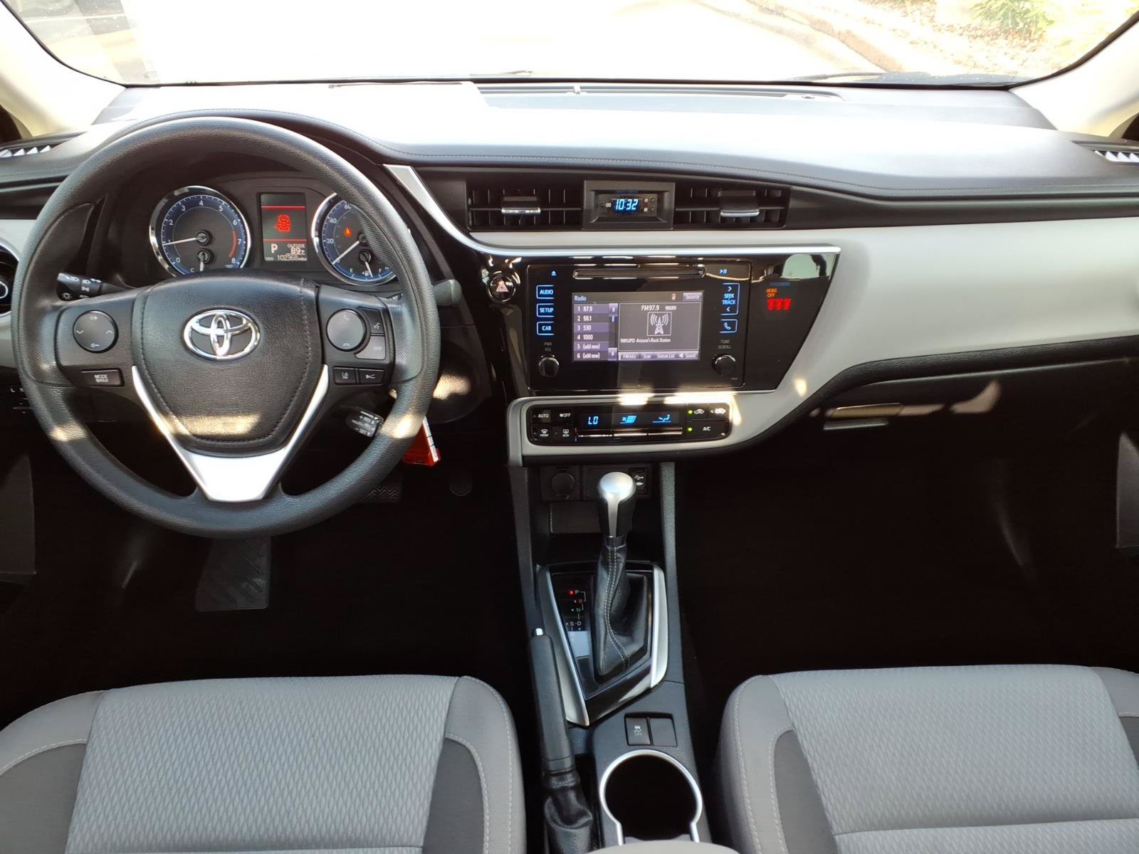 Used 2018 Toyota Corolla LE w/ Carpet Mat Package (TMS) FWD image 11