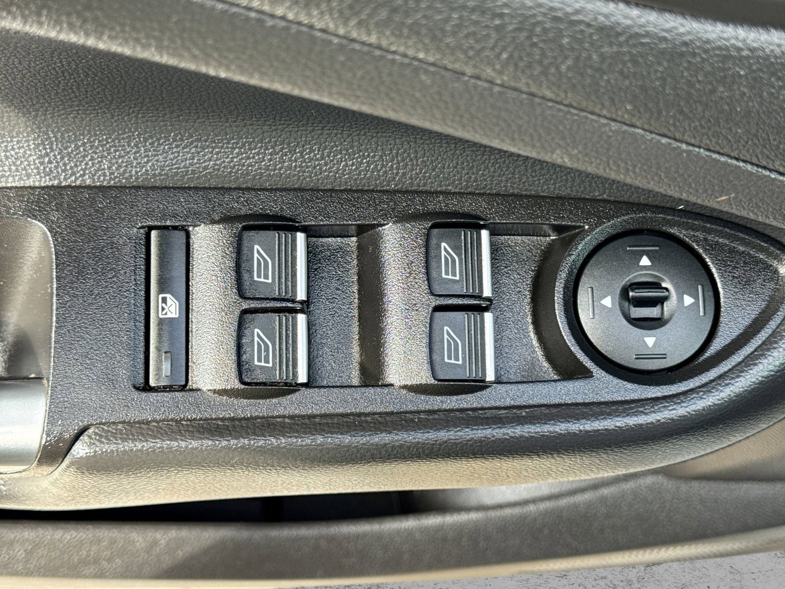 Used 2017 Ford Escape SE w/ Equipment Group 201A image 16