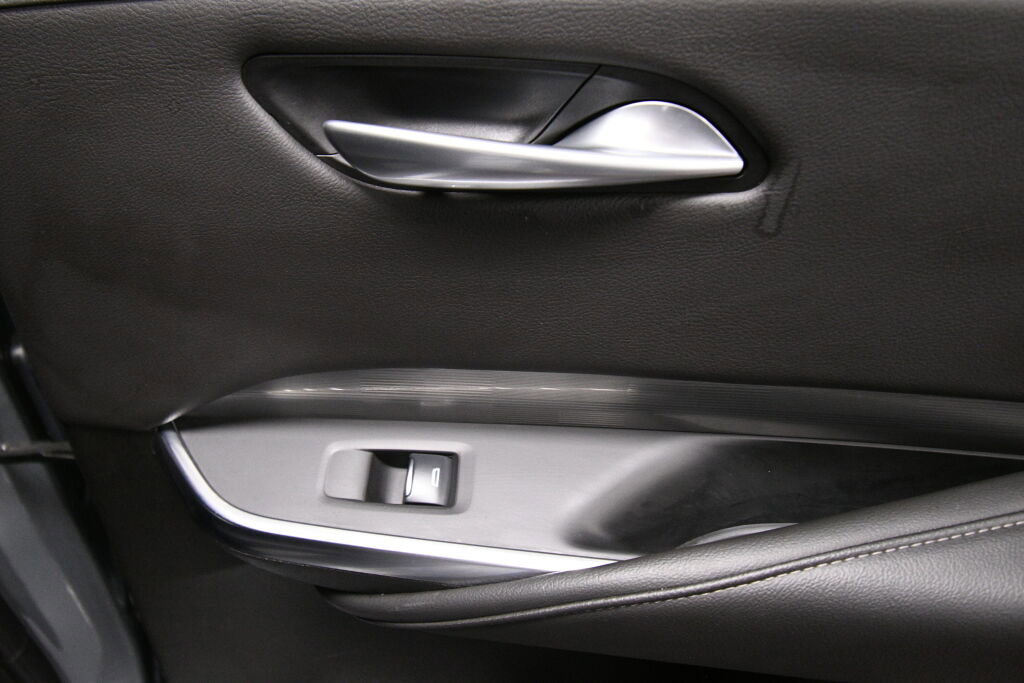 Used 2025 Cadillac XT4 Premium Luxury image 23