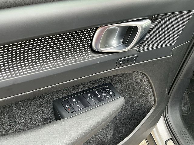 Certified 2025 Volvo XC40 B5 Plus image 16