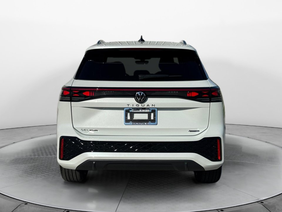 New 2026 Volkswagen Tiguan SEL R-Line AWD/4WD image 6