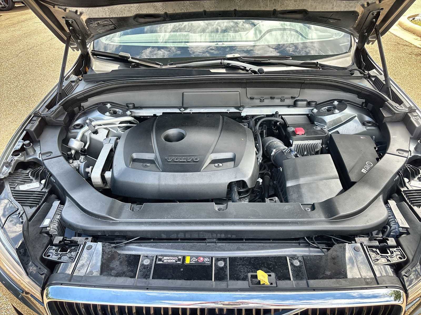 Used 2019 Volvo XC60 T5 Momentum w/ Premium Package FWD image 13