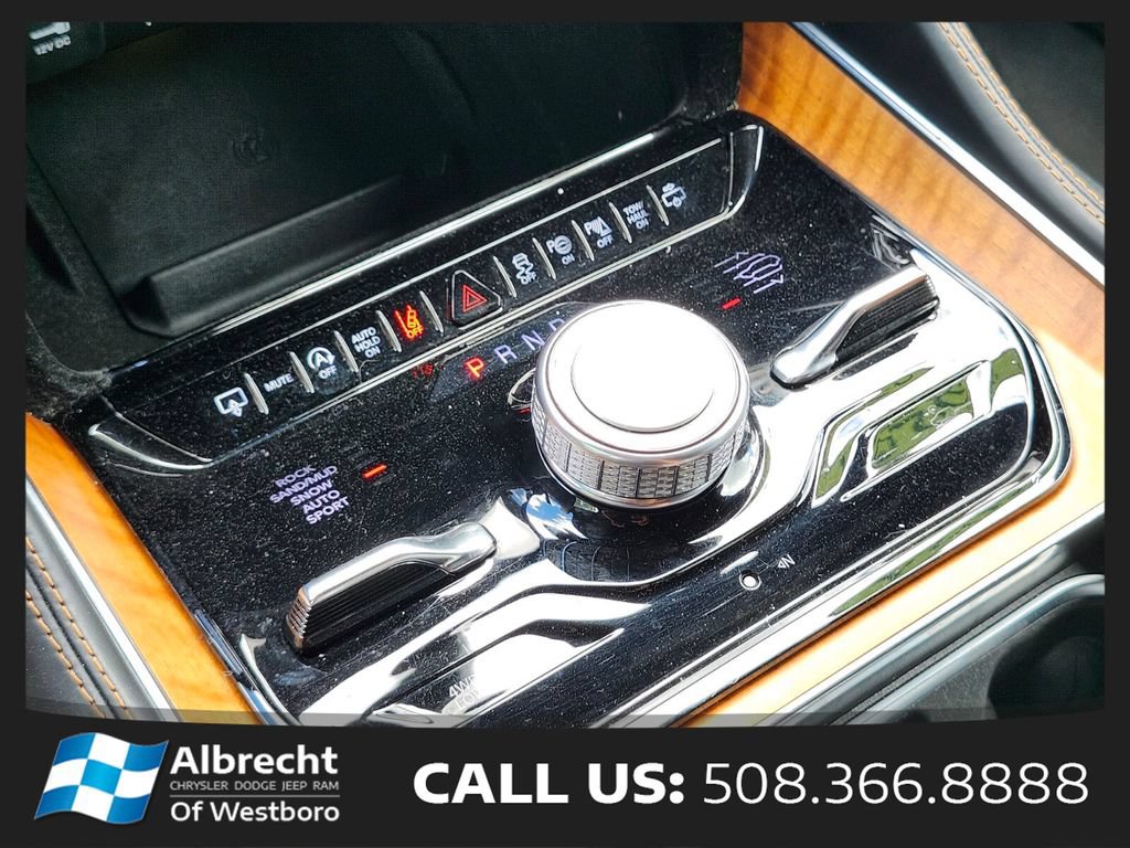 Used 2024 Jeep Grand Wagoneer L Series III AWD/4WD image 29