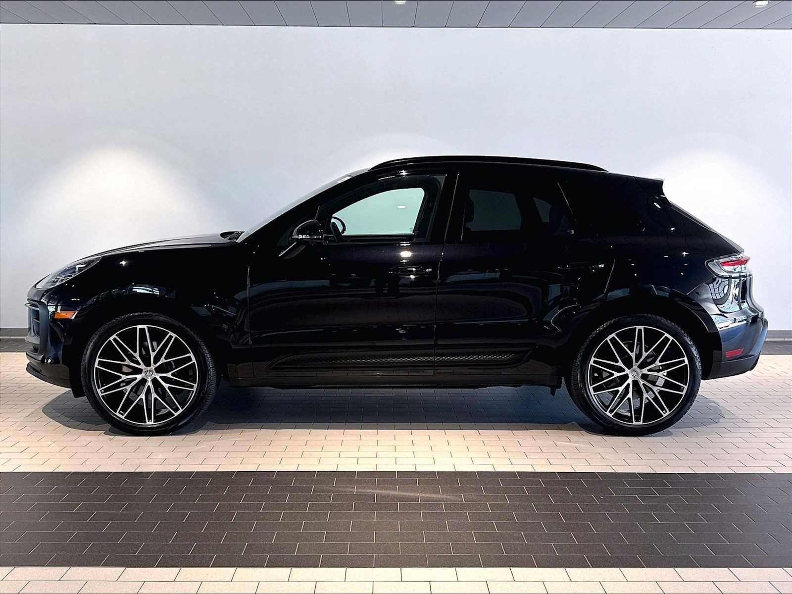 Used 2026 Porsche Macan AWD/4WD image 2