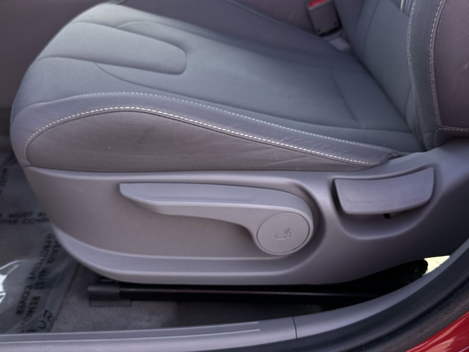 Certified 2025 Hyundai Elantra SEL image 14