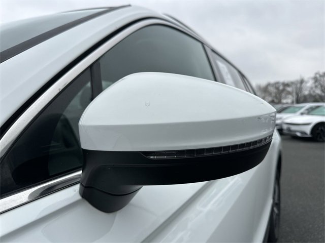 Used 2020 Volkswagen Tiguan SE R-Line image 10