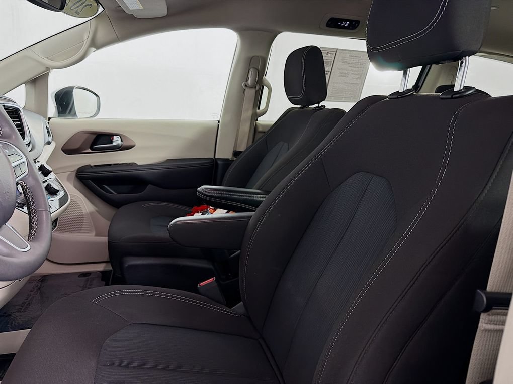 Used 2023 Chrysler Voyager LX FWD image 31