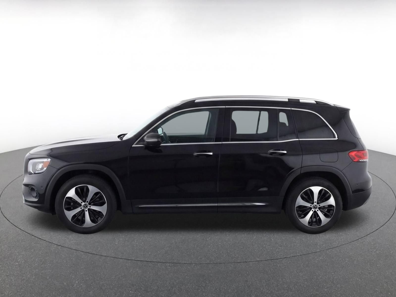 Used 2025 Mercedes-Benz GLB 250 4MATIC image 4