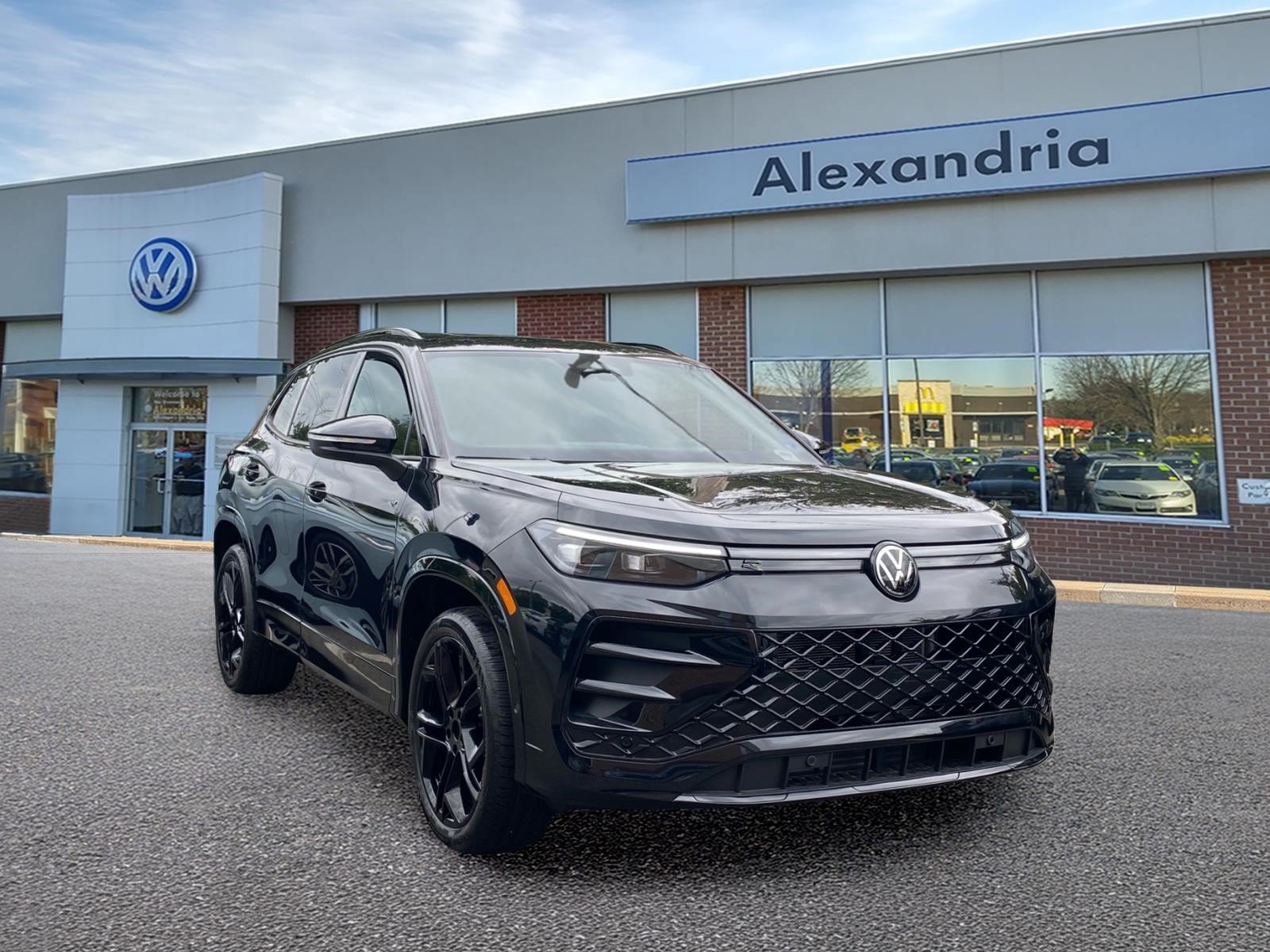 New 2026 Volkswagen Tiguan SE R-Line AWD/4WD image 1