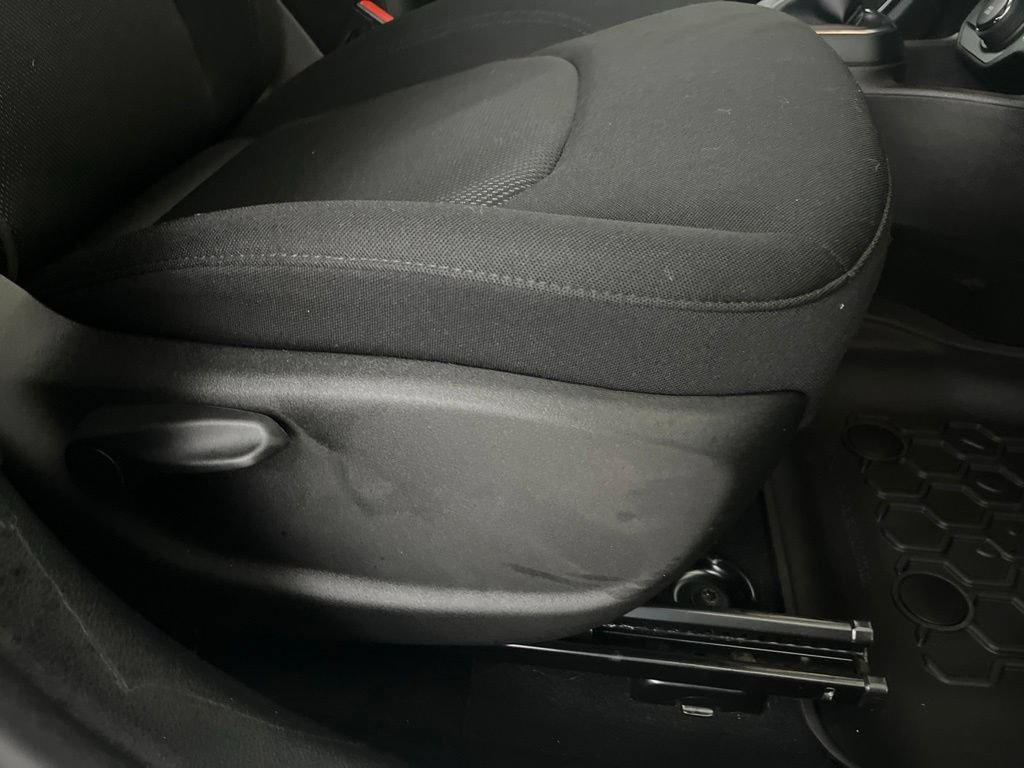 Used 2023 Jeep Renegade Latitude AWD/4WD image 56