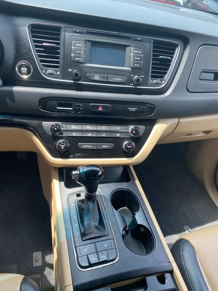 Used 2017 Kia Sedona LX w/ LX Essentials Premium Package FWD image 8