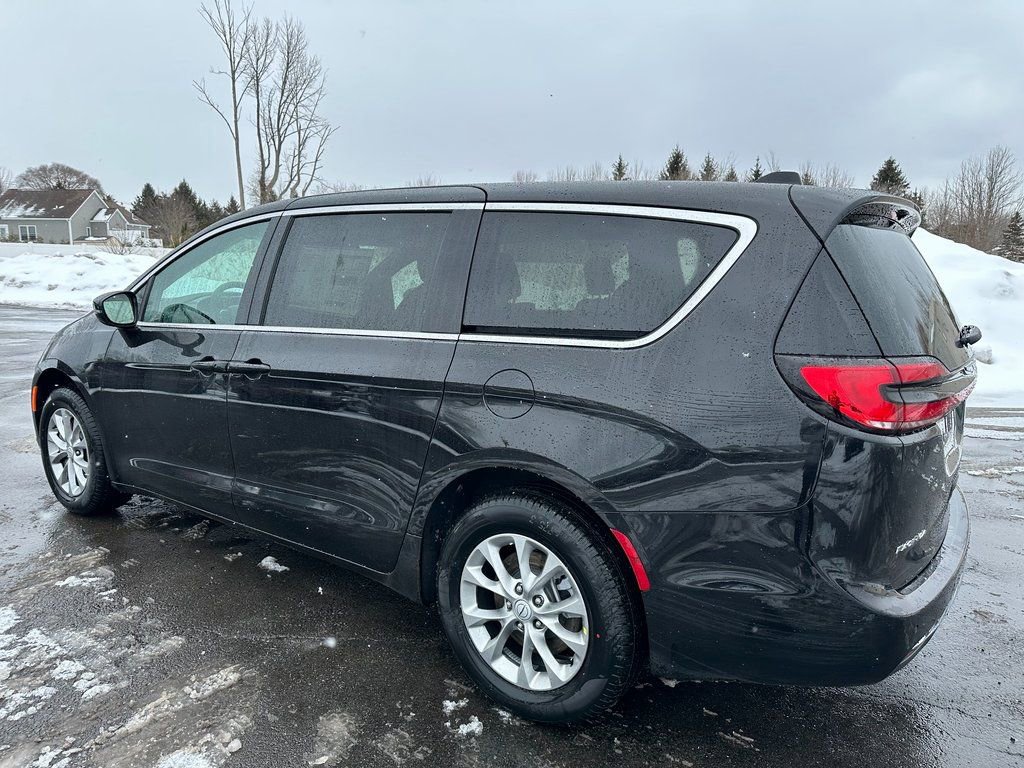 New 2026 Chrysler Pacifica Select image 11