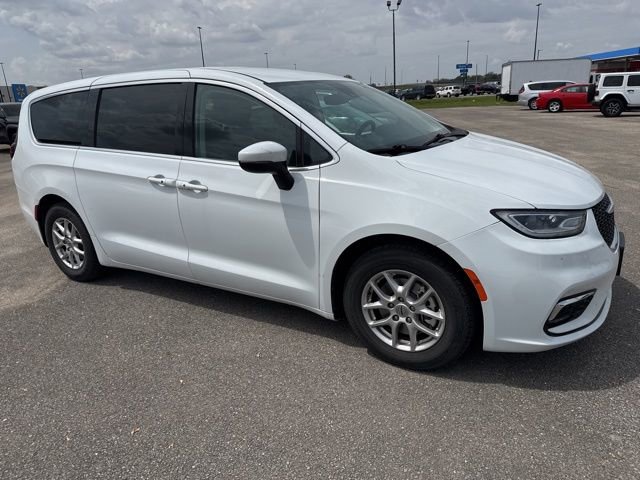 Used 2023 Chrysler Pacifica Touring-L FWD image 6