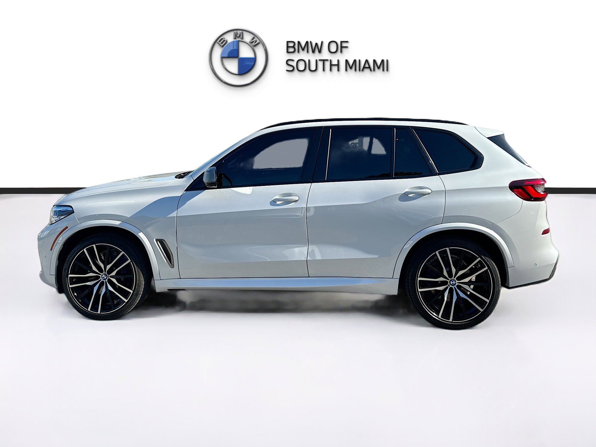Used 2022 BMW X5 M50i image 4