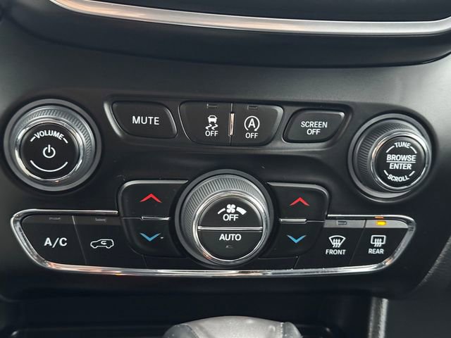 Used 2023 Jeep Cherokee Altitude Lux image 37