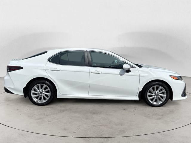 Used 2022 Toyota Camry LE FWD image 4