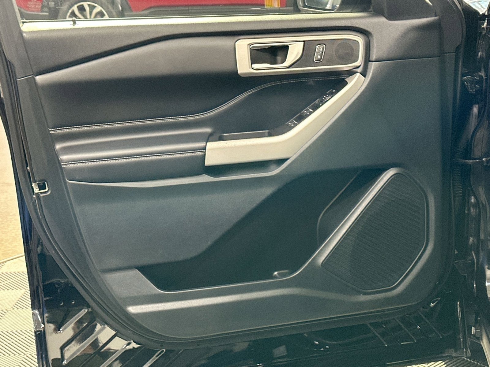 Used 2022 Ford Explorer XLT w/ Equipment Group 202A image 15