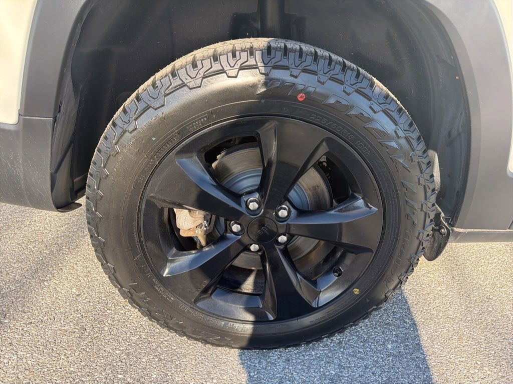 Used 2018 Jeep Cherokee Limited w/ High Altitude Package image 12