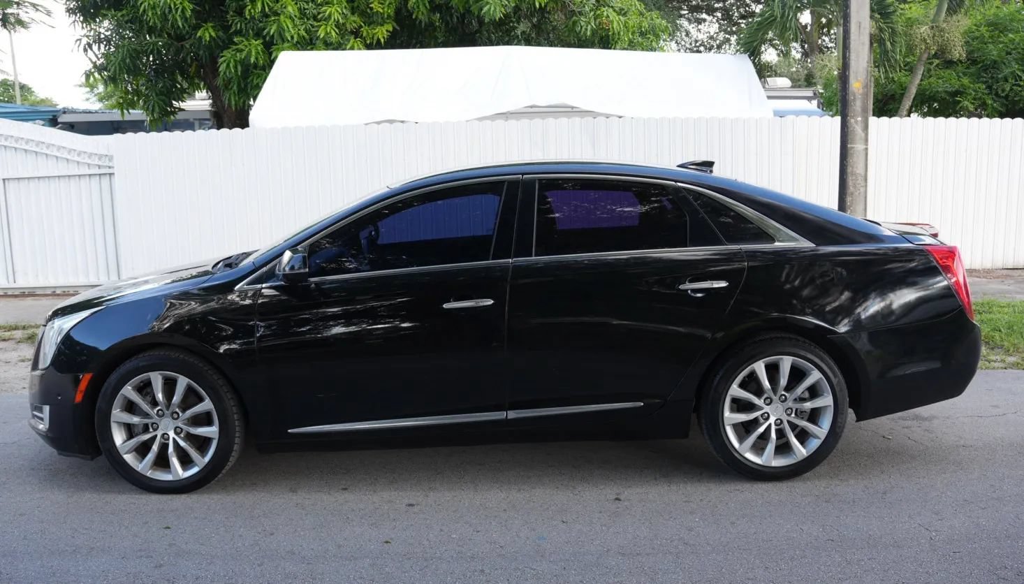 Used 2016 Cadillac XTS Luxury FWD image 3