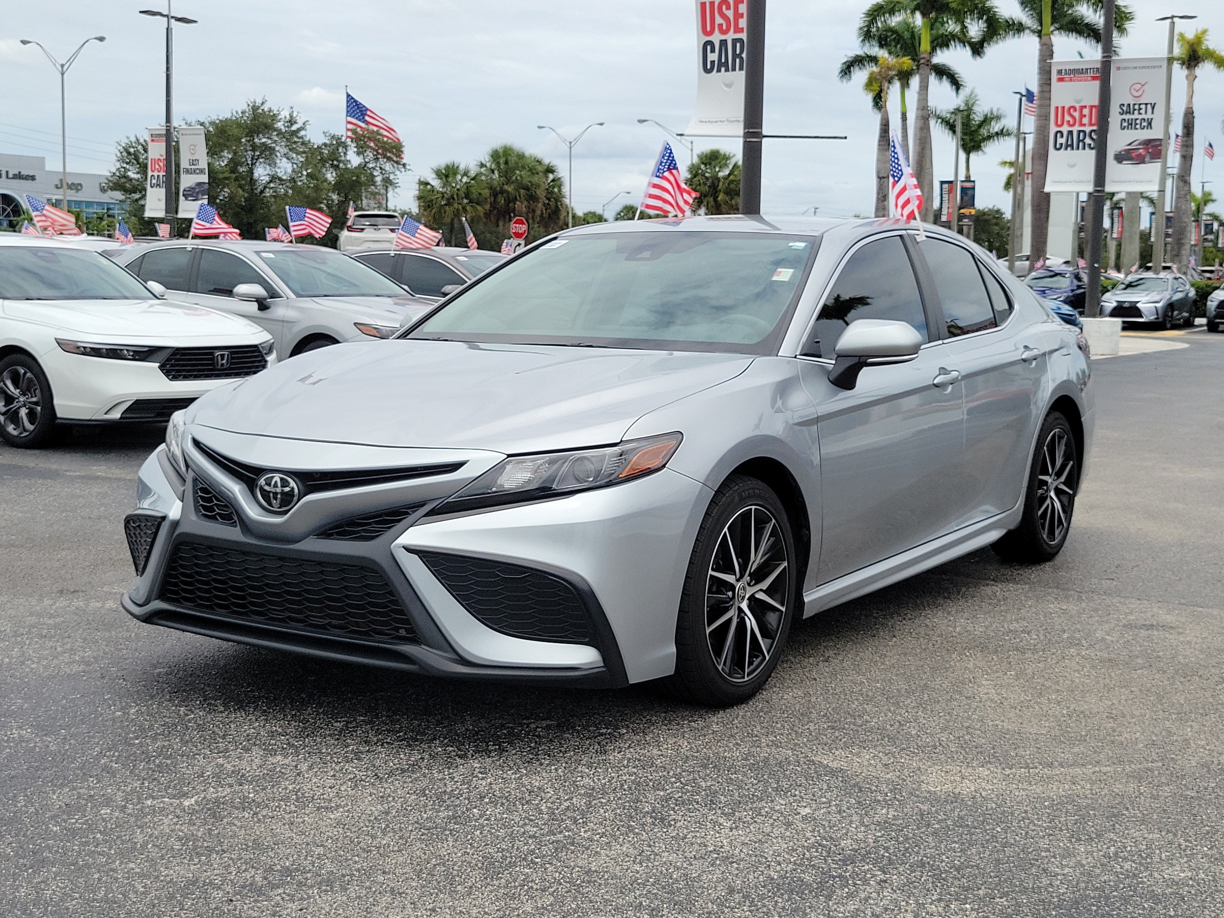 Used 2022 Toyota Camry SE FWD image 6
