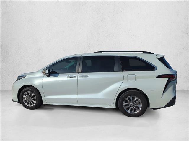 Used 2023 Toyota Sienna XLE w/ XLE Plus Package FWD image 5