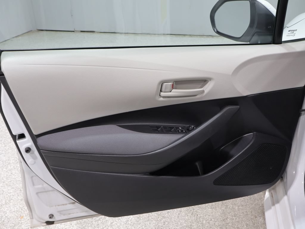 Used 2022 Toyota Corolla LE w/ Carpet Mat Package (TMS) FWD image 13