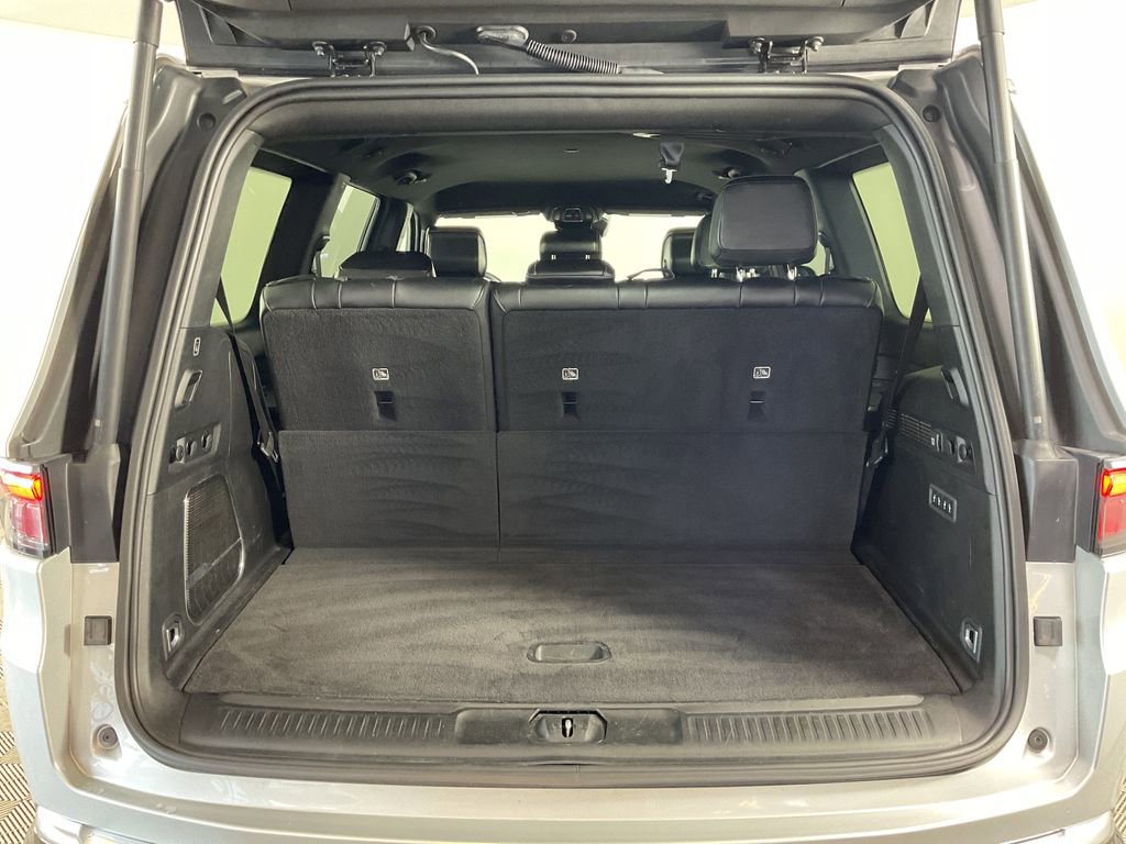 Used 2024 Jeep Wagoneer Series III w/ Flexible Seating Group image 21