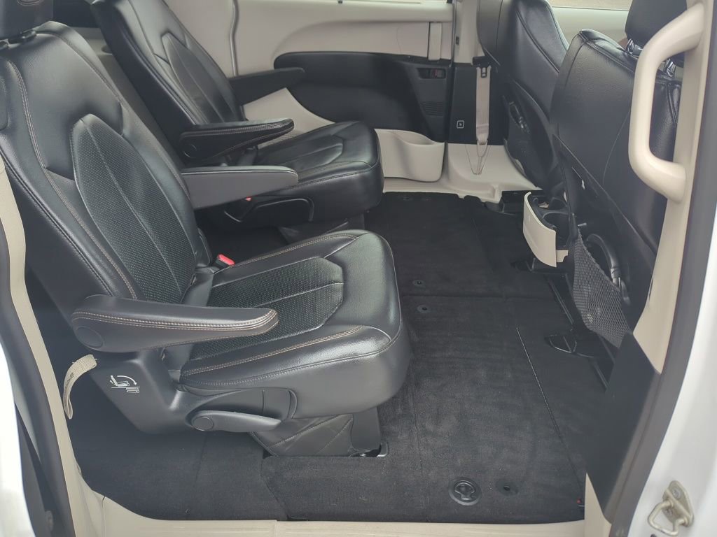 Used 2018 Chrysler Pacifica Touring-L w/ Tire & Wheel Group image 51