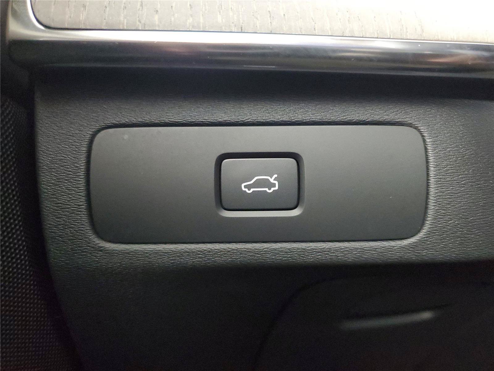 Certified 2026 Volvo XC90 B6 Ultra AWD/4WD image 32