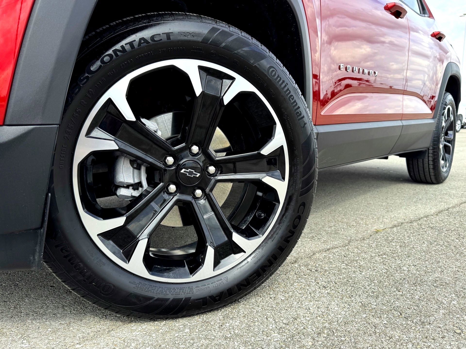 Used 2026 Chevrolet Equinox LT image 2