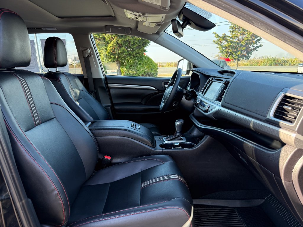 Used 2019 Toyota Highlander SE AWD/4WD image 13