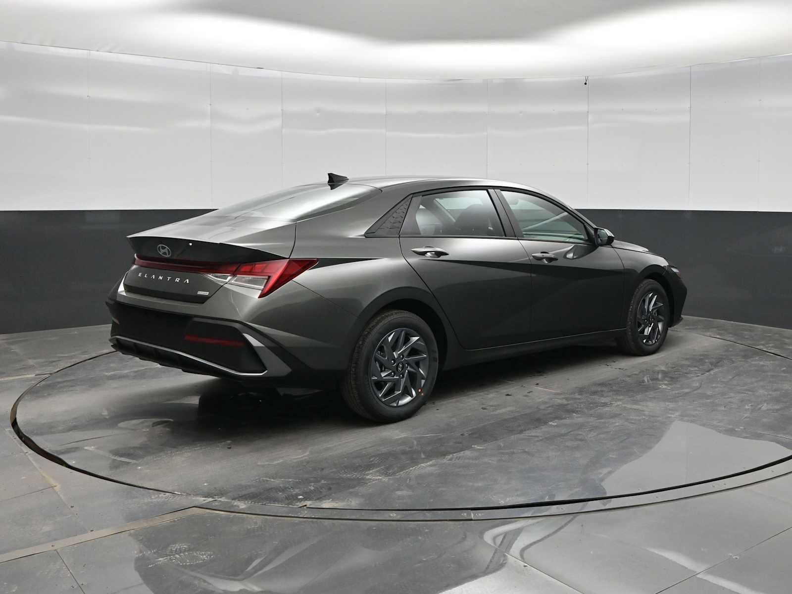 New 2026 Hyundai Elantra Hybrid FWD image 7
