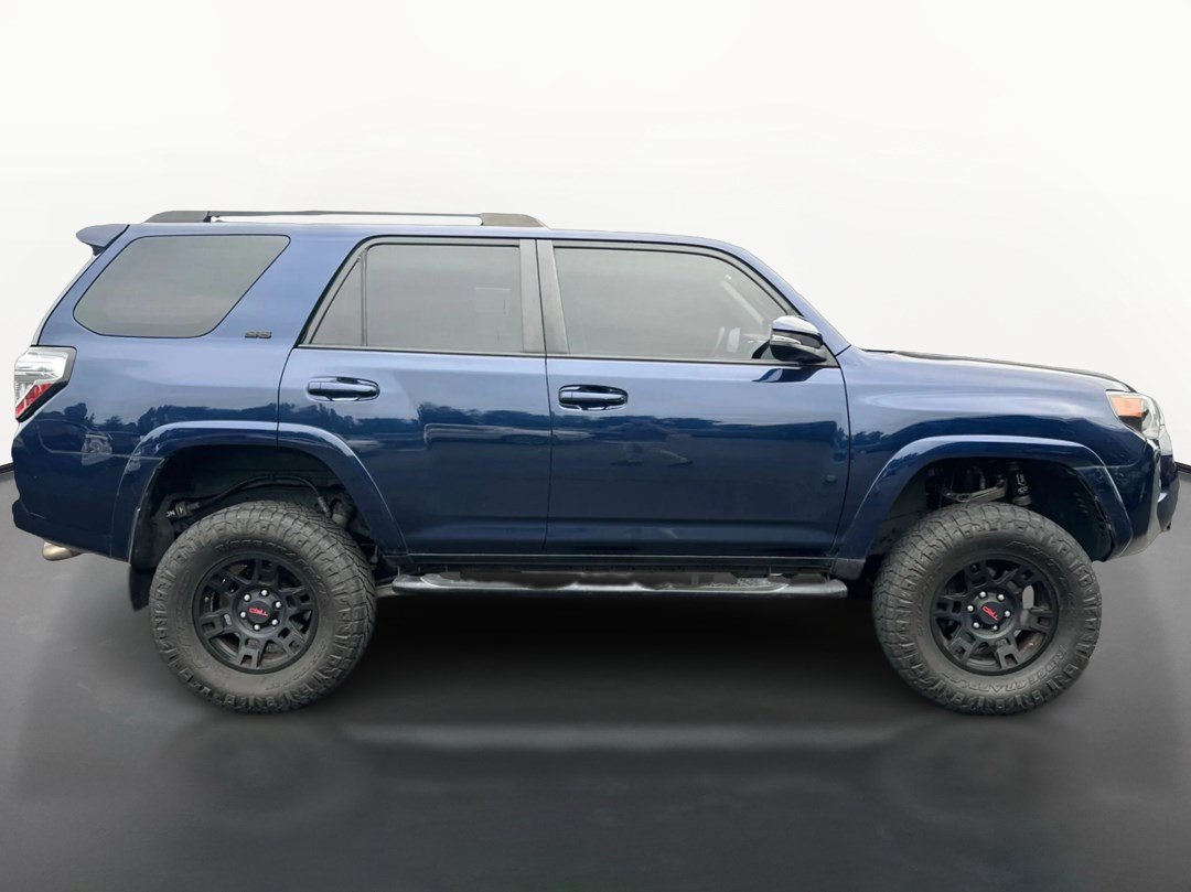 Used 2018 Toyota 4Runner SR5 Premium AWD/4WD image 2