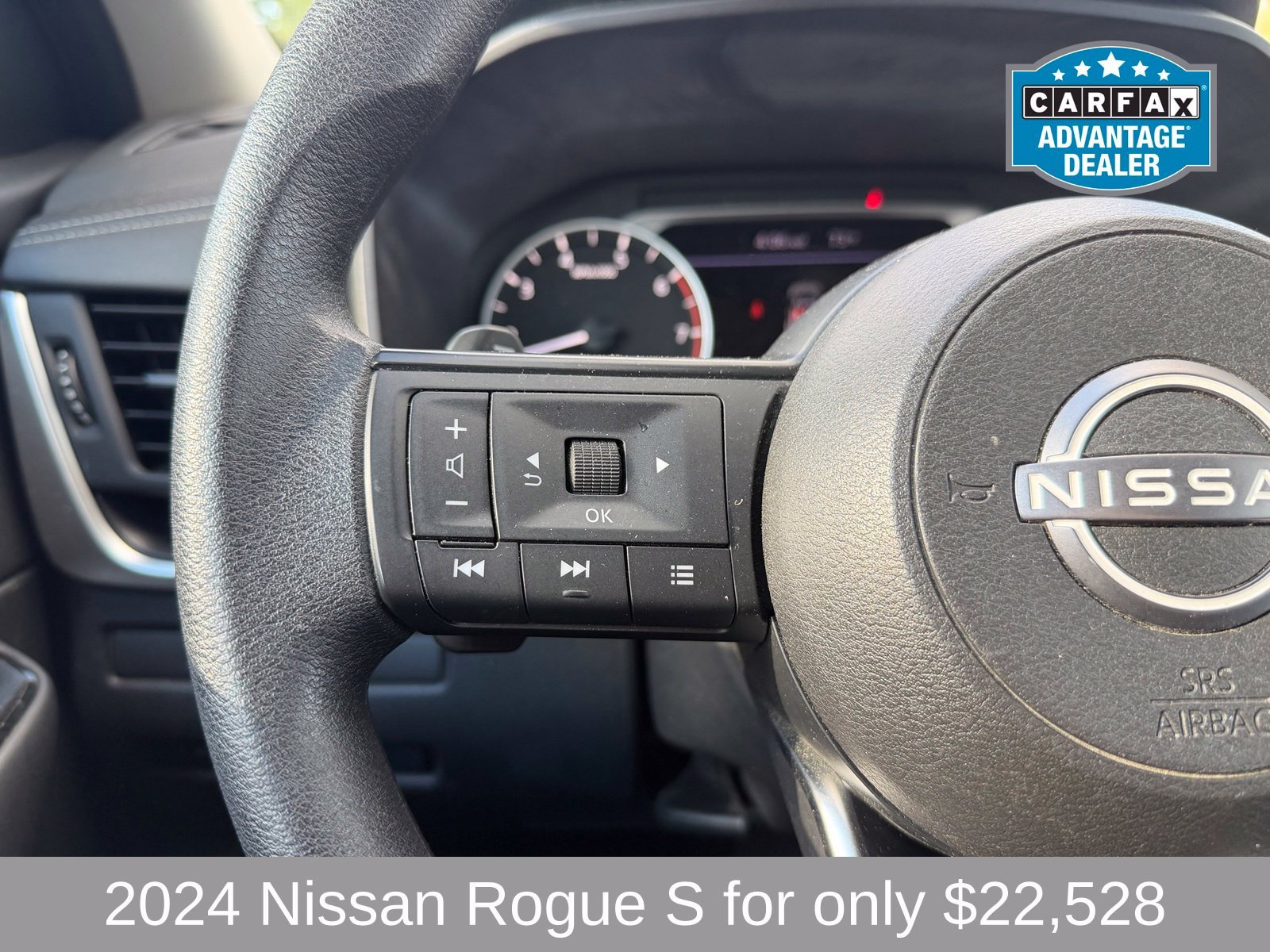 Used 2024 Nissan Rogue S AWD/4WD image 11