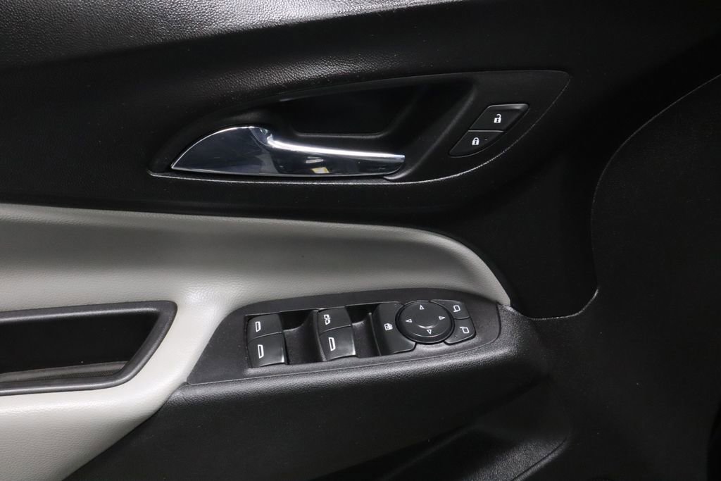 Used 2020 Chevrolet Equinox LS image 23