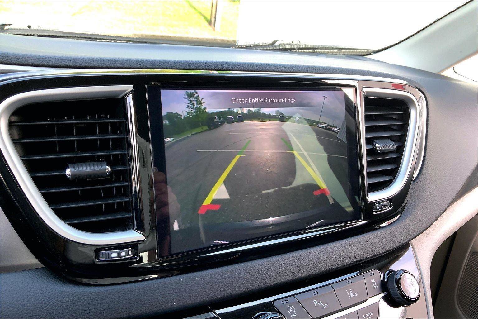 Used 2024 Chrysler Pacifica Touring-L FWD image 20