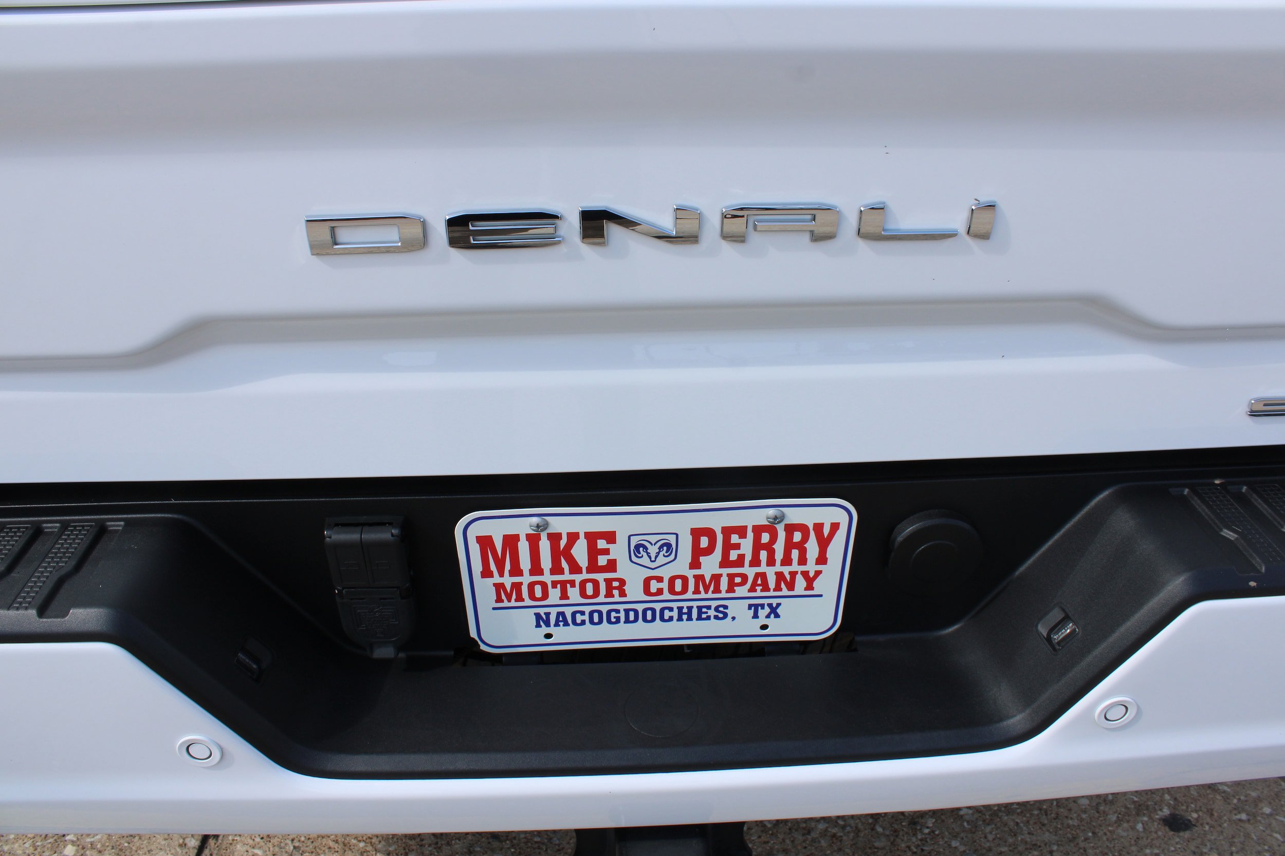 Used 2025 GMC Sierra 2500 Denali w/ Denali Reserve Package AWD/4WD image 17