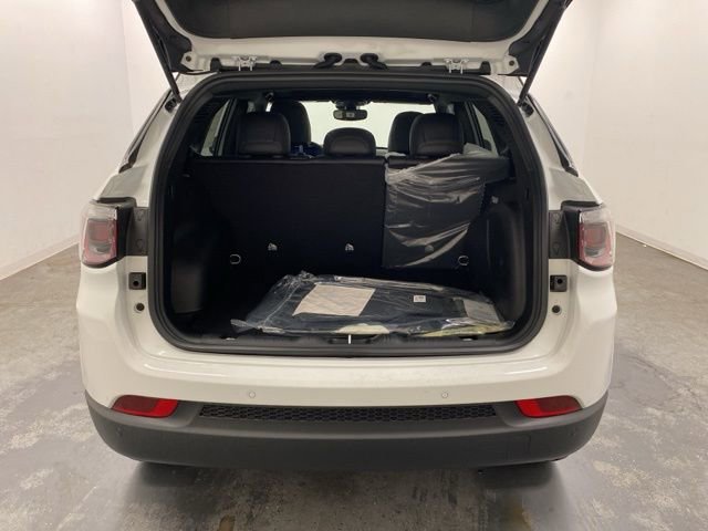 Used 2025 Jeep Compass Limited w/ Sun & Sound Group image 30