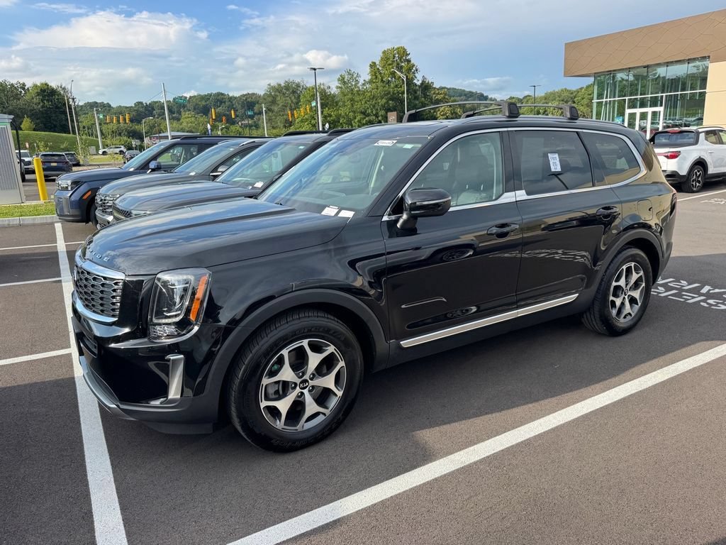 Used 2020 Kia Telluride EX AWD/4WD image 2