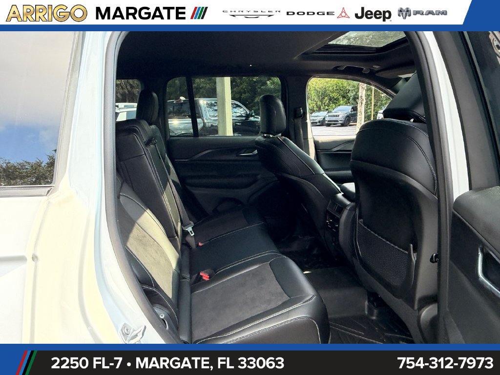 Used 2024 Jeep Grand Cherokee Altitude RWD image 17