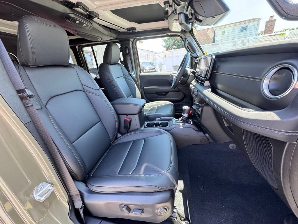 New 2026 Jeep Wrangler Unlimited Sahara w/ Safety Group AWD/4WD image 18