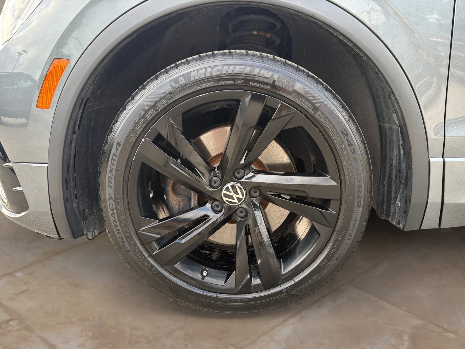 Used 2023 Volkswagen Tiguan SE R-Line FWD image 26