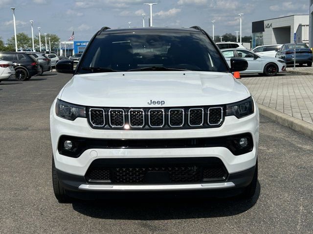 Used 2023 Jeep Compass Limited AWD/4WD image 2