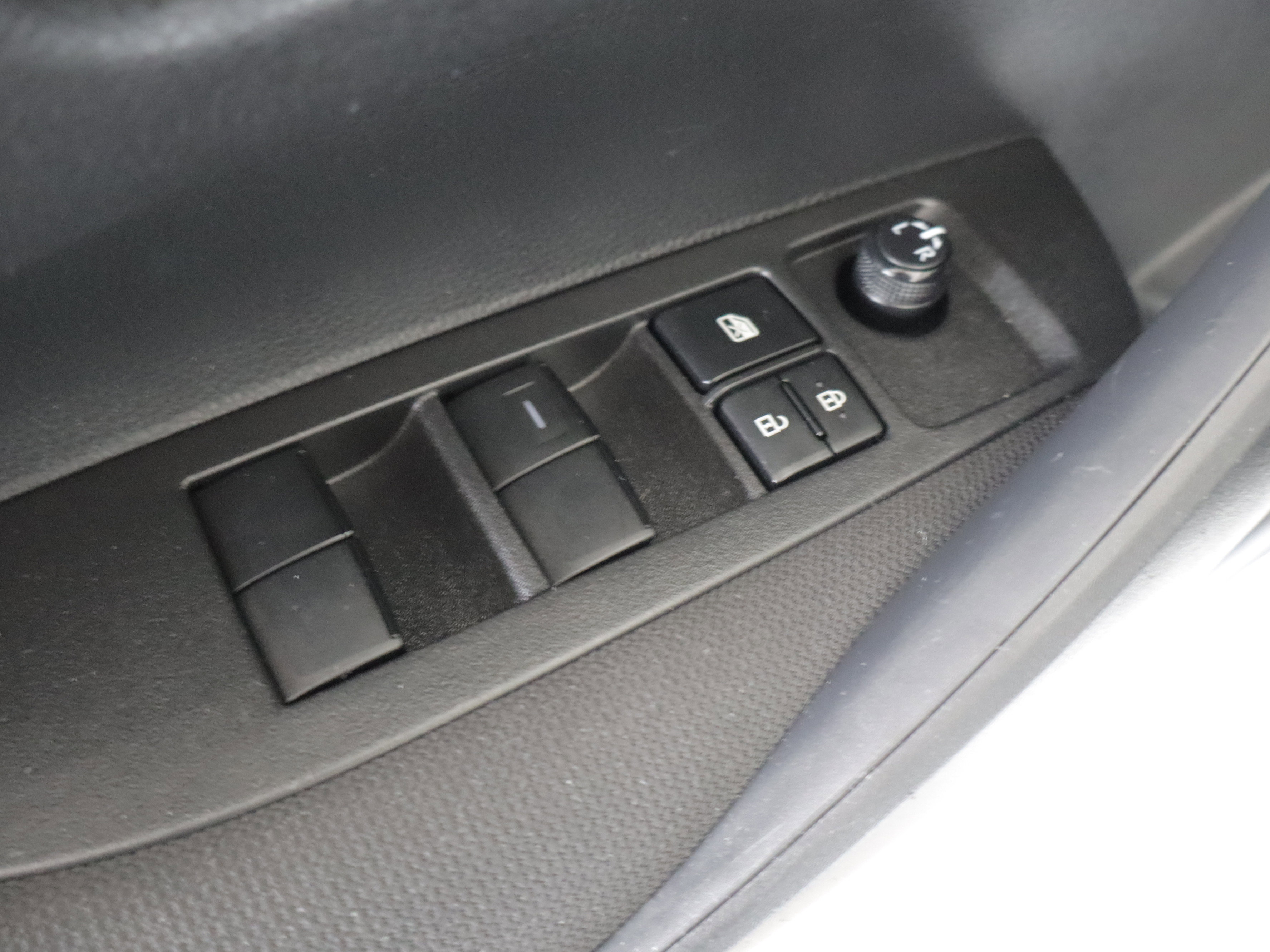 Used 2023 Toyota Corolla LE w/ Carpet Mat Package (TMS) FWD image 11