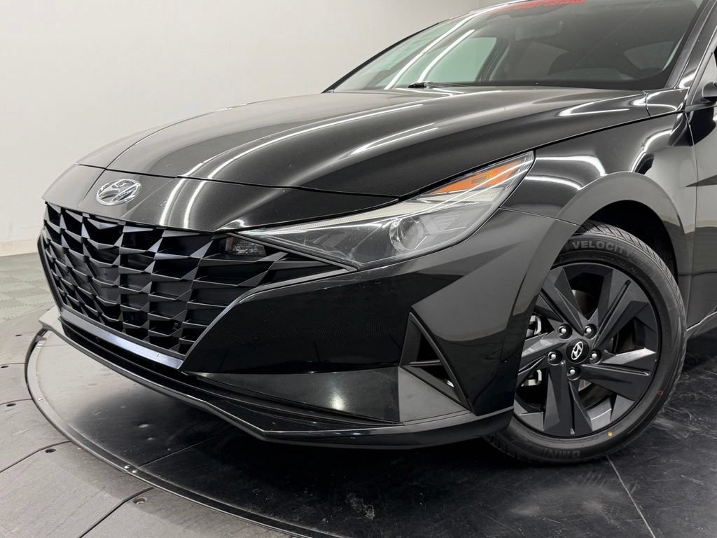 Used 2022 Hyundai Elantra Blue FWD image 4
