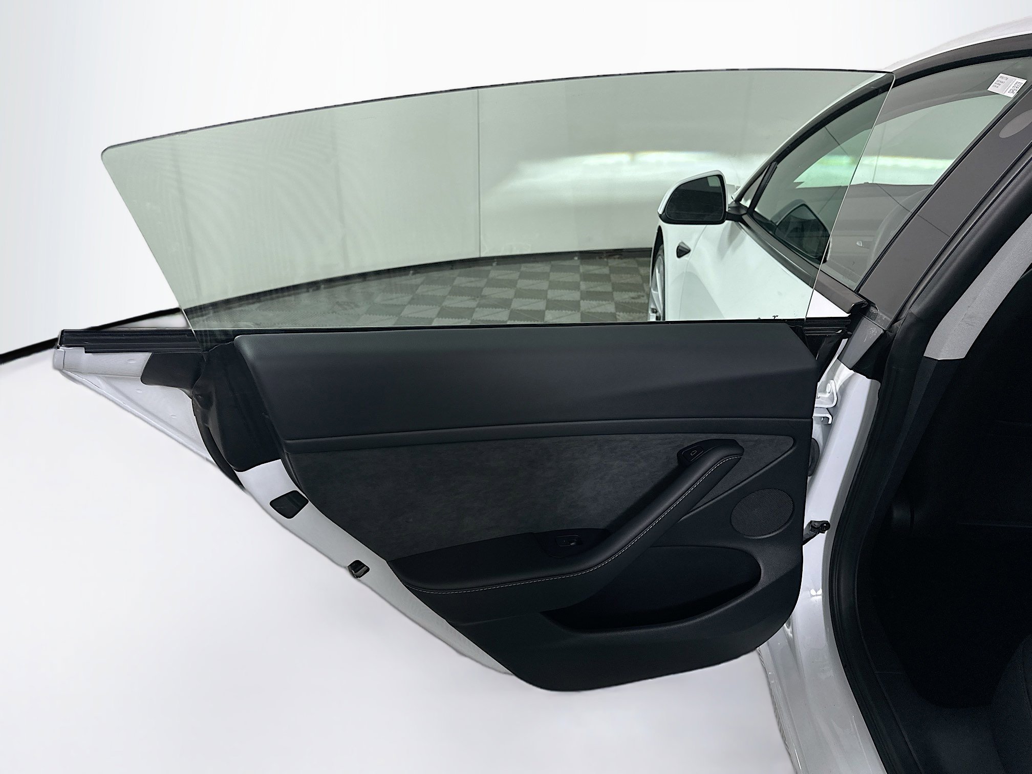 Used 2023 Tesla Model 3 Standard Range image 25